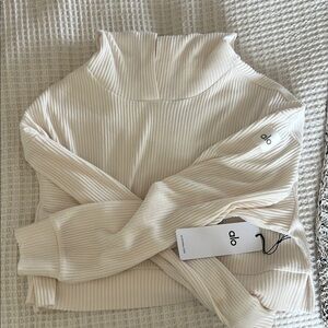 ALO Yoga Women's Muse hoodie